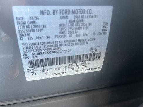 Used 2024 Lincoln Aviator AWD w/ Premium Package image 11