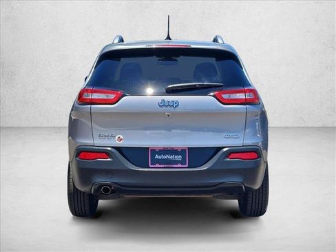 Used 2018 Jeep Cherokee Latitude Plus w/ Cold Weather Group AWD/4WD image 7