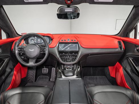 Used 2021 Aston Martin DBX AWD/4WD image 22