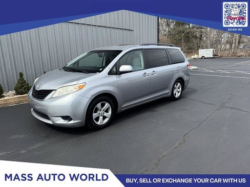 Used 2011 Toyota Sienna LE w/ Towing Pkg FWD image 2