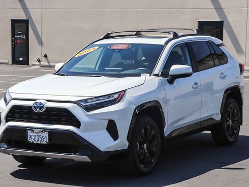 Certified 2023 Toyota RAV4 SE w/ Convenience Package AWD/4WD image 3