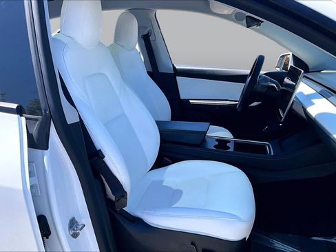 Used 2022 Tesla Model Y Performance AWD/4WD image 8