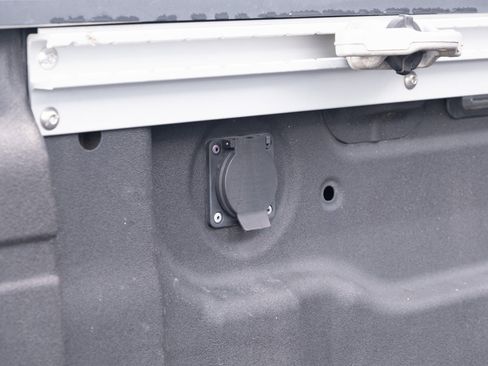 Used 2017 Nissan Titan S image 20