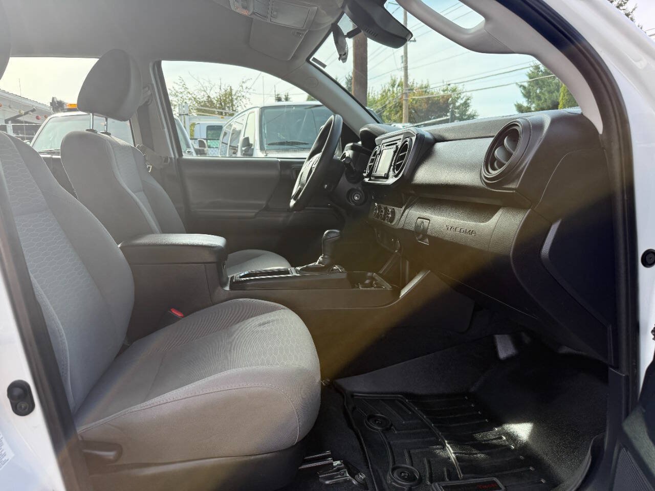 Used 2018 Toyota Tacoma SR w/ SR Convenience Package RWD image 15