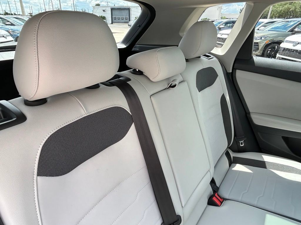 New 2026 Volkswagen Taos SE FWD image 39