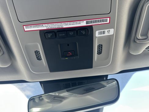 Used 2025 Toyota Camry XLE AWD/4WD image 29