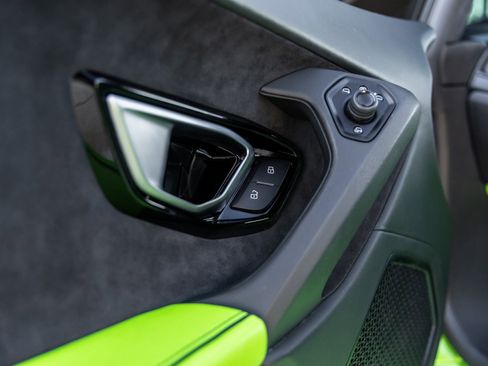 Used 2022 Lamborghini Huracan EVO image 22