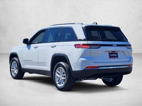 New 2026 Jeep Grand Cherokee Laredo image 9
