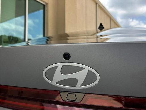 Used 2024 Hyundai Elantra SEL w/ Convenience Package image 18