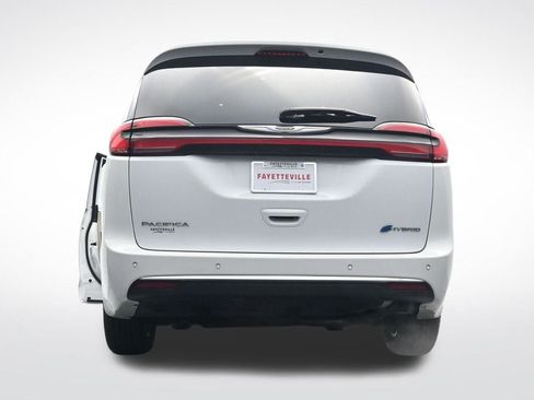 Used 2023 Chrysler Pacifica Touring-L image 38