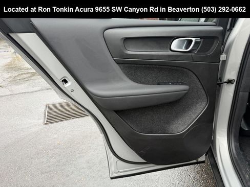 Used 2024 Volvo XC40 B5 Core image 28