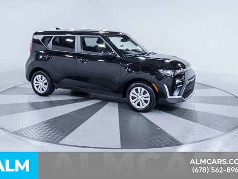 Used 2025 Kia Soul LX image 13