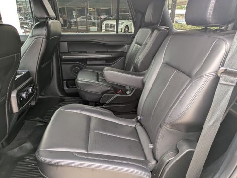 Used 2021 Ford Expedition XLT image 17
