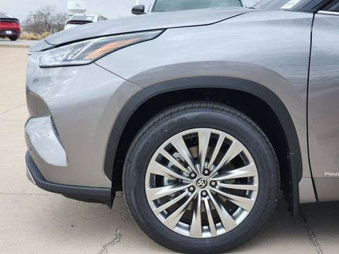New 2026 Toyota Highlander Platinum image 5