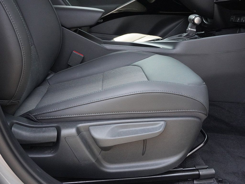 Used 2023 Kia Niro EX FWD image 28
