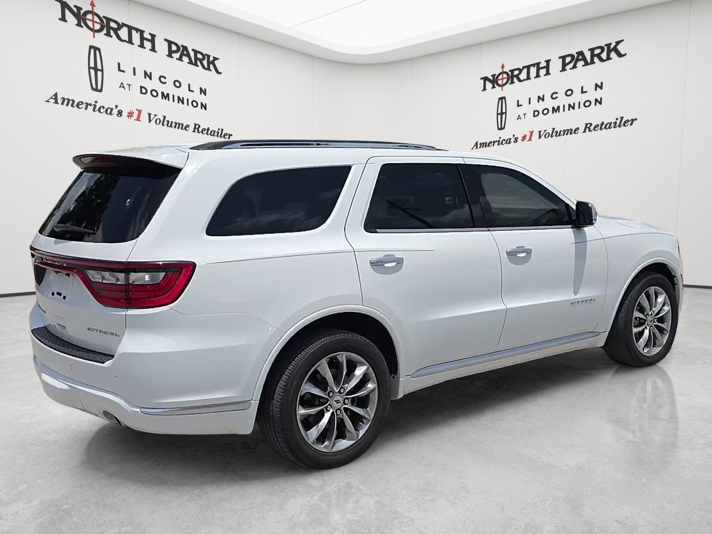 Used 2023 Dodge Durango Citadel RWD image 5