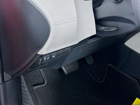 Certified 2023 Toyota Corolla Cross LE FWD image 10