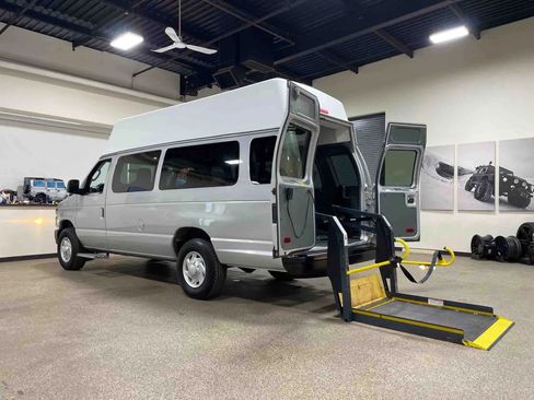 Used 2014 Ford E-350 and Econoline 350 Extended Super Duty w/ Power Group image 19