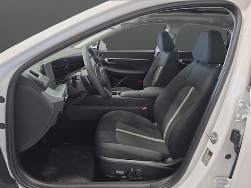 Used 2025 Hyundai Sonata SEL FWD image 4