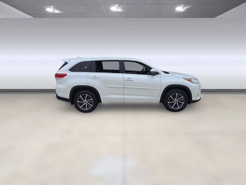 Used 2018 Toyota Highlander XLE image 7