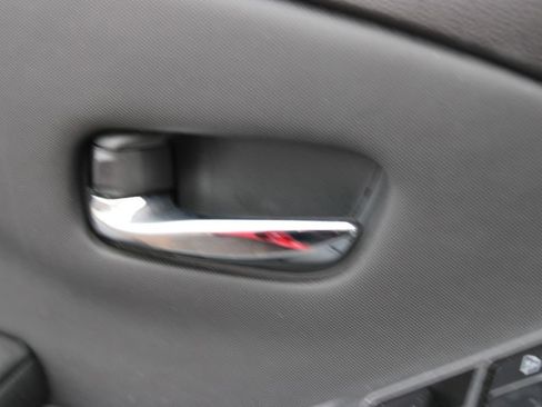 Used 2024 Nissan Frontier SV image 26