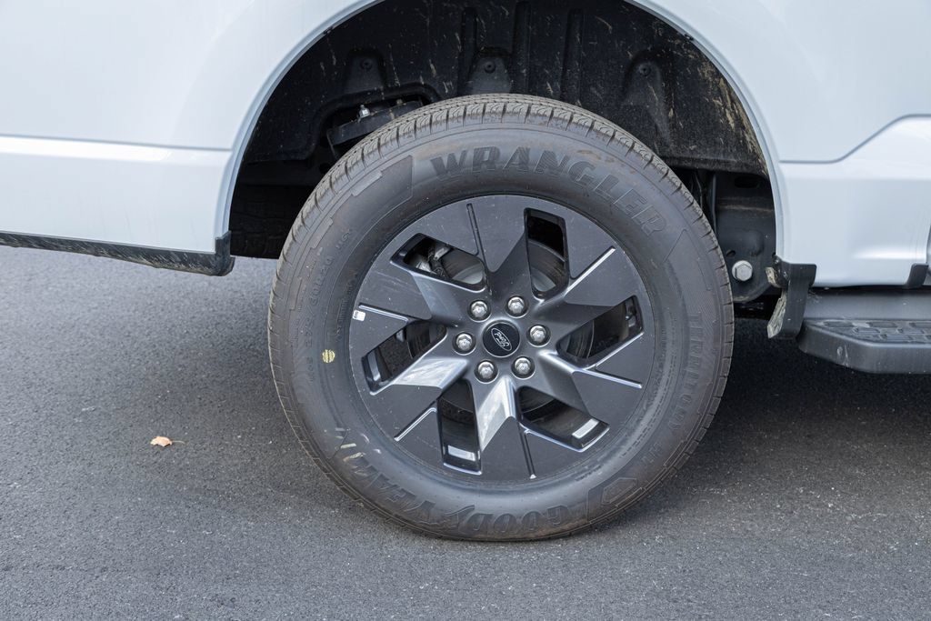 New 2025 Ford F150 Lightning Flash AWD/4WD image 26