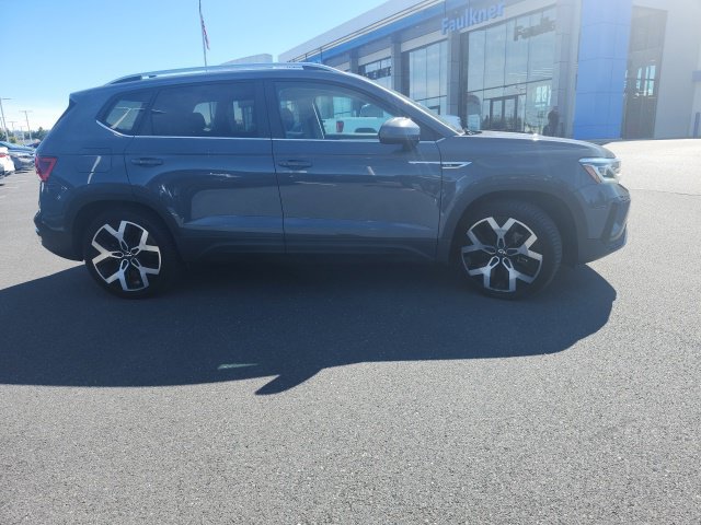 Used 2023 Volkswagen Taos SEL AWD/4WD image 2
