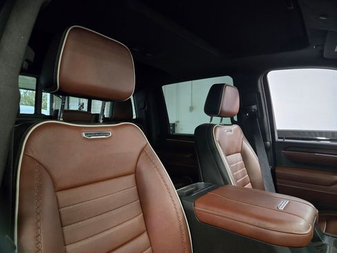 Used 2024 GMC Sierra 3500 Denali Ultimate image 8