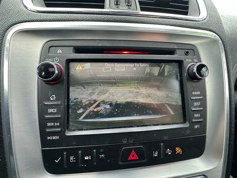 Used 2014 GMC Acadia SLT image 18