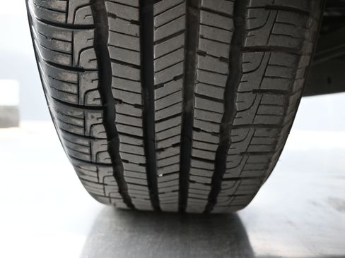 Used 2017 Cadillac XT5 Luxury w/ Driver Awareness Package image 19