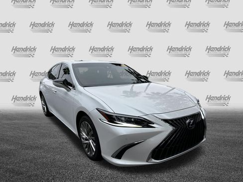 Used 2022 Lexus ES 300h Ultra Luxury image 2