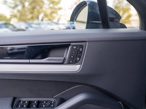 New 2026 Porsche Cayenne Base image 25