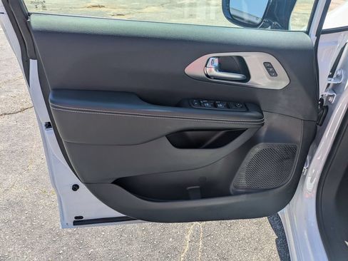 New 2027 Chrysler Pacifica Select w/ Family Tech Group FWD image 10