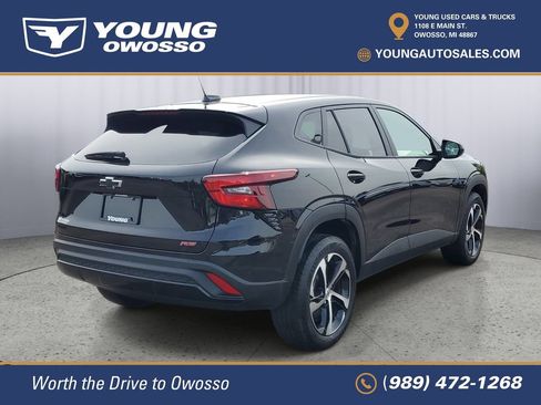 Used 2024 Chevrolet Trax RS FWD image 3
