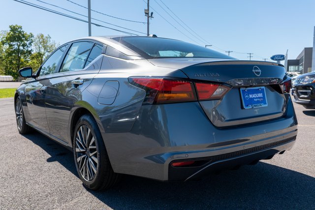 Used 2024 Nissan Altima 2.5 SV FWD image 8