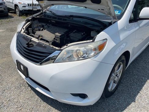 Used 2014 Toyota Sienna LE FWD image 23