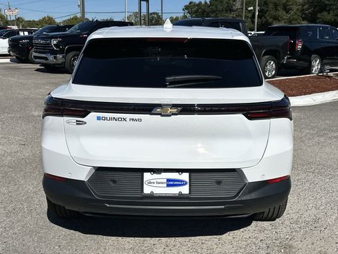 New 2026 Chevrolet Equinox EV LT image 5