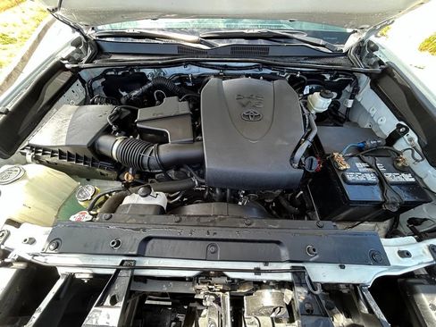 Used 2023 Toyota Tacoma SR AWD/4WD image 30