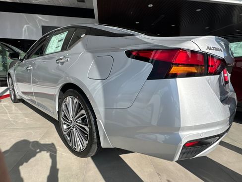 New 2025 Nissan Altima 2.5 SL image 5