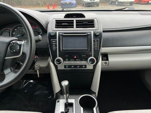 Used 2012 Toyota Camry LE FWD image 19