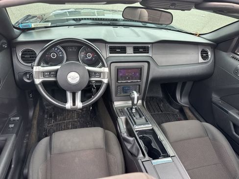 Used 2014 Ford Mustang Convertible image 18