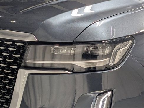 Used 2021 Cadillac Escalade Premium Luxury image 28