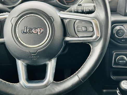 Used 2019 Jeep Wrangler Unlimited Sahara AWD/4WD image 14