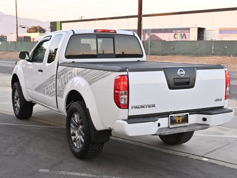 Used 2012 Nissan Frontier SV w/ Sport Appearance Pkg AWD/4WD image 4