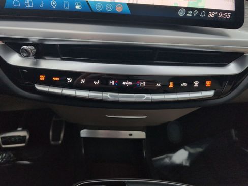 Used 2025 Cadillac Lyriq Luxury image 23