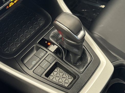 Used 2025 Toyota RAV4 XLE Premium image 21