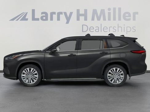 Used 2023 Toyota Highlander Platinum AWD/4WD image 3