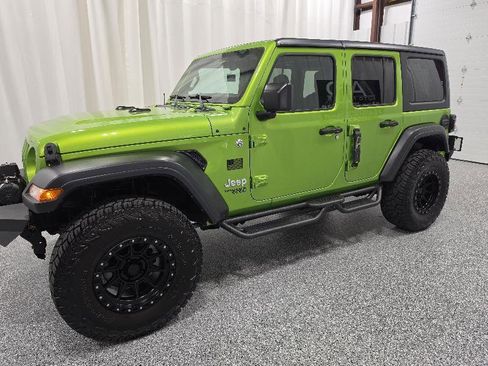 Used 2018 Jeep Wrangler Unlimited Sport S AWD/4WD image 2