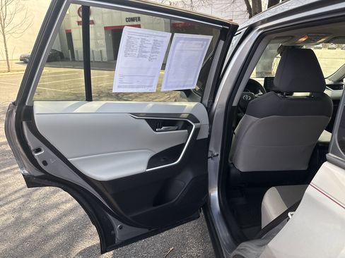 Used 2021 Toyota RAV4 XLE image 23