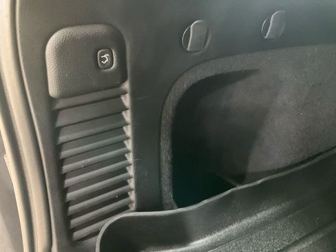 Used 2018 Jeep Grand Cherokee Overland w/ Jeep Active Safety Group image 24